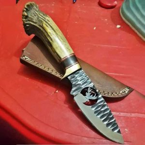Premium Custom Damascus Hunting Knife with Stag Antler Grip & Laser-Etched Eagle Art